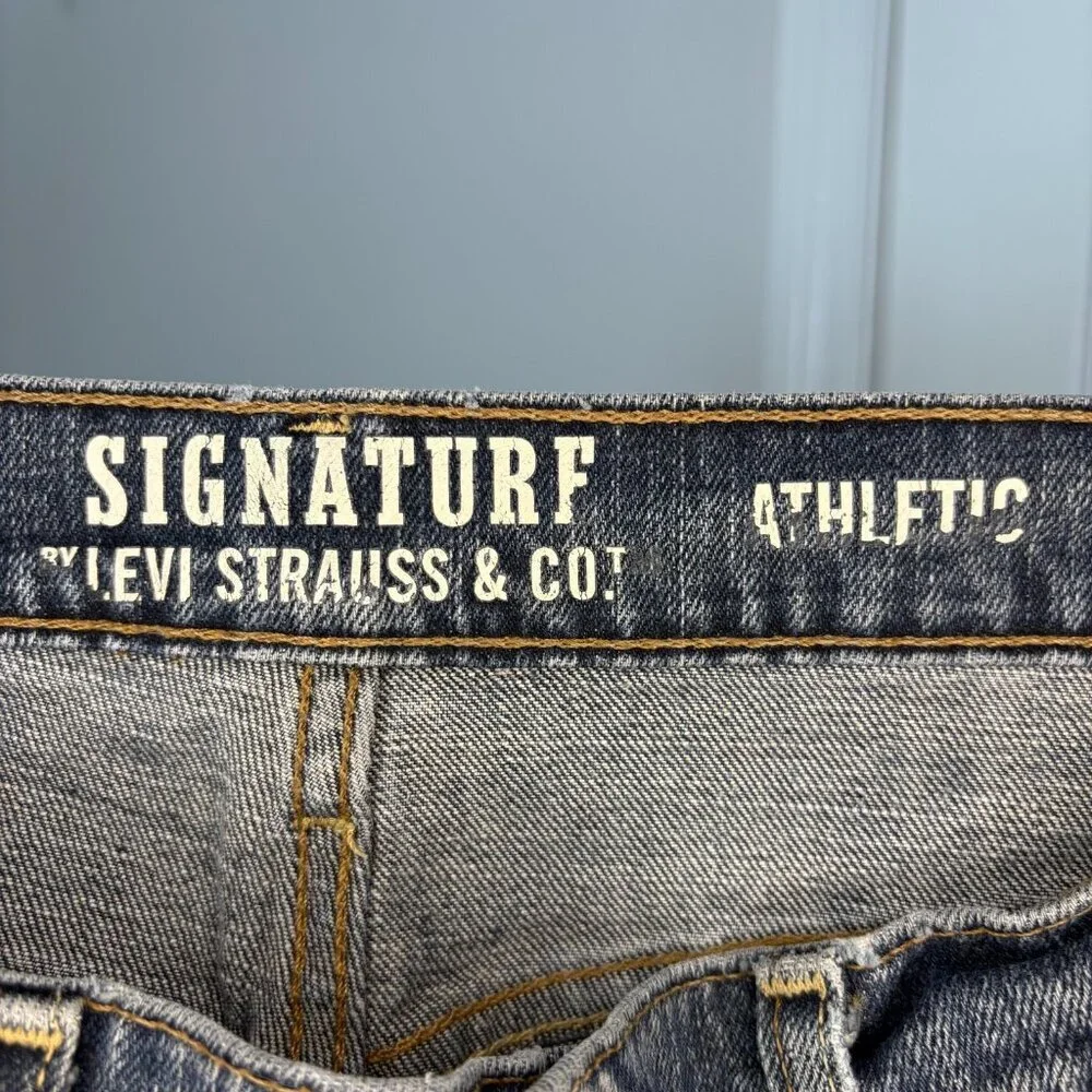 LEVI'S Signature Athletic Cut Mens 32x32 Denim 5 Pocket Stretch Cotton Spandex